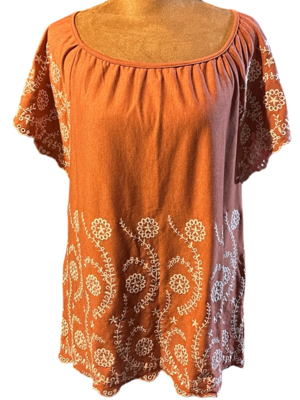 FEVER Ladies Boho Peasant Embroidered Floral Pattern Top Rust Color Size Medium